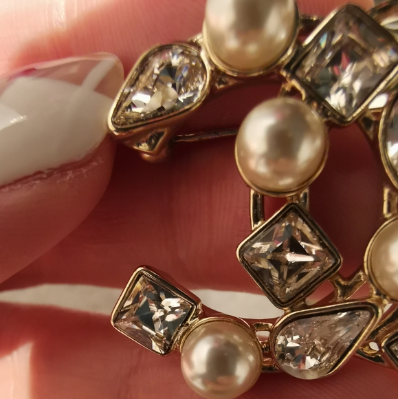 💯 Chanel pearl / rhinestones brooch - Picture 9 of 11